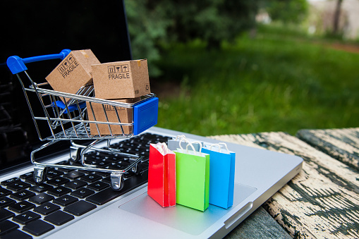 E-commerce: non un sito, ma un ecosistema web E-commerce: non un sito, ma un ecosistema web
